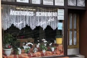 Asti Tzouganaki &Auml;nderungsschneiderei