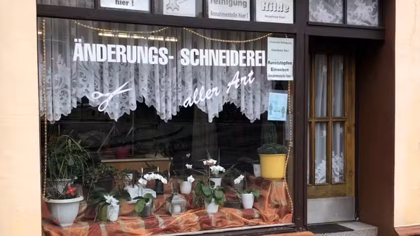 Asti Tzouganaki &Auml;nderungsschneiderei
