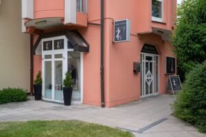 Atelier & More Faghiri &ndash; &Auml;nderungsschneidereien und Ma&szlig;schneiderei und Textilreinigung