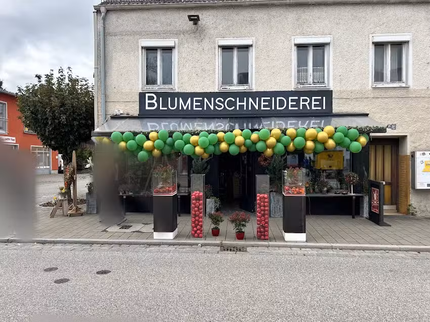 Blumenschneiderei