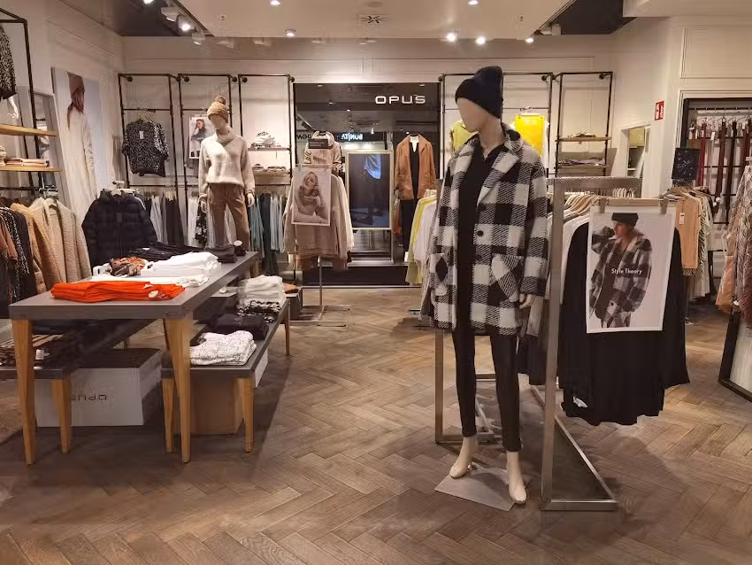 Comma, More&More by Schneider Moden