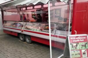 Festk&uuml;che . Metzgerei . Rotes H&ouml;henvieh. Schneider T&auml;nnesberg