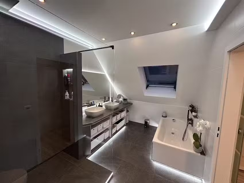 Fliesen-Schneider, Hugo Schneider