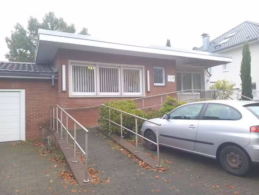 Frau Claudia Schneider-Rommerskirchen