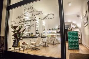 Friseur Fräulein Schneider