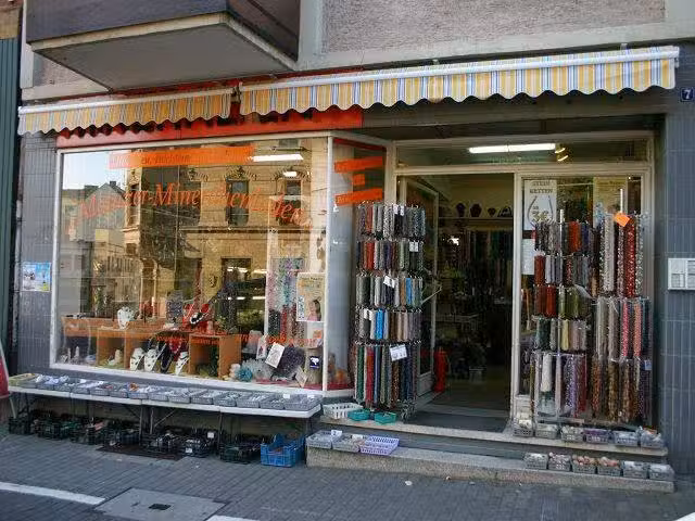 G&Ouml;KCE Edelsteine, Schmuck, Mineralien u. &Auml;nderungsschneiderei