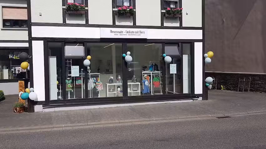 Hexennaht &ndash; Unikate mit Herz