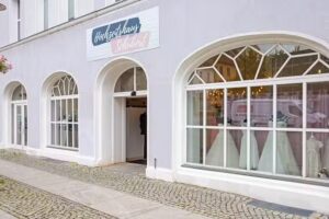 Hochzeitshaus Schubert – Brautmode u. Hochzeitsanzüge Berlin / Brandenburg – Brautkleider u. Anzüge – bitte Termin ausmachen