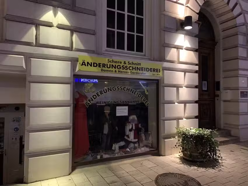 Ismig&uuml;zel &Ouml;zdemir Schere und Schnitt