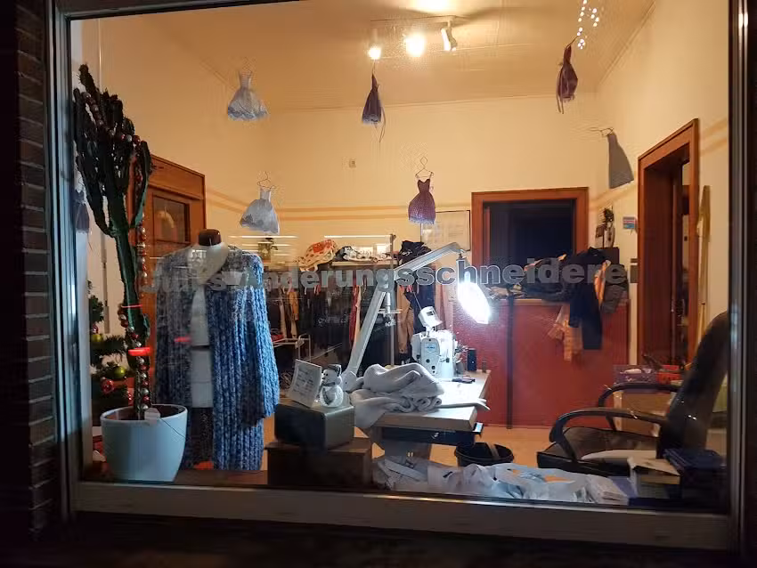 Juli&rsquo;s &Auml;nderungsschneiderei
