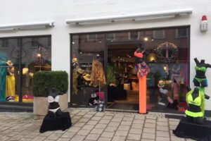 Karin Gl&uuml;ck &ndash; Bikinis nach Ma&szlig;