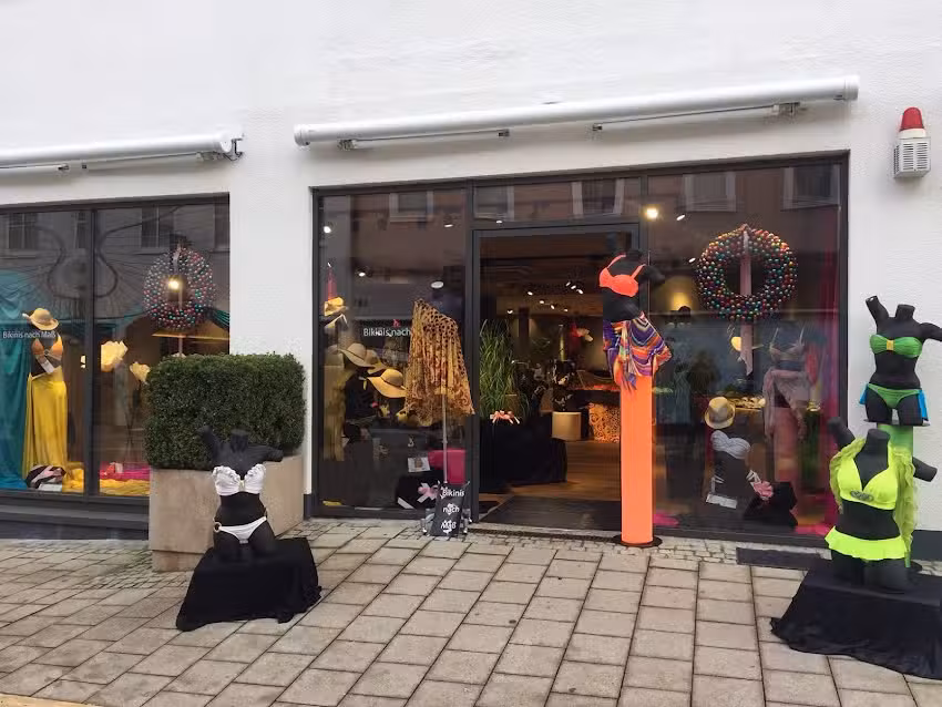 Karin Gl&uuml;ck &ndash; Bikinis nach Ma&szlig;