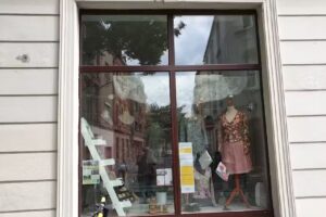 Kleidsam Amba C. Urbach