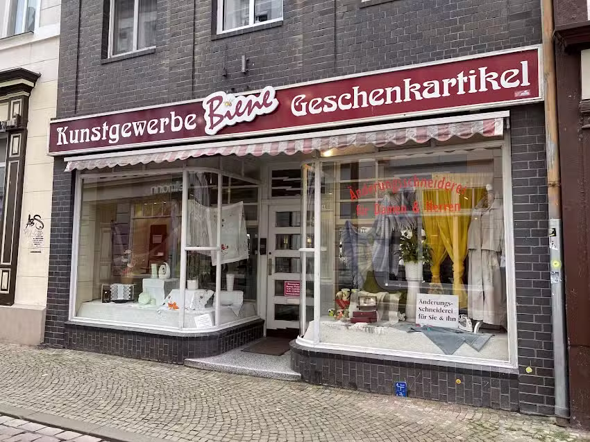 Kunstgewerbe / Geschenkartikel / &Auml;nderungsschneiderei Biene