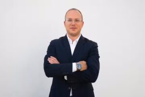 Mikel Steven Schneider, Finanzagenturleiter und Selbstständiger Finanzberater für die Deutsche Bank