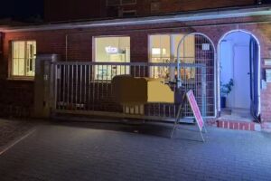 Schneiderei Gardinen- Schuh-Leder-kost&uuml;m-Pelz-Segel-Zattel-Zelt bearbeitung, reparatur