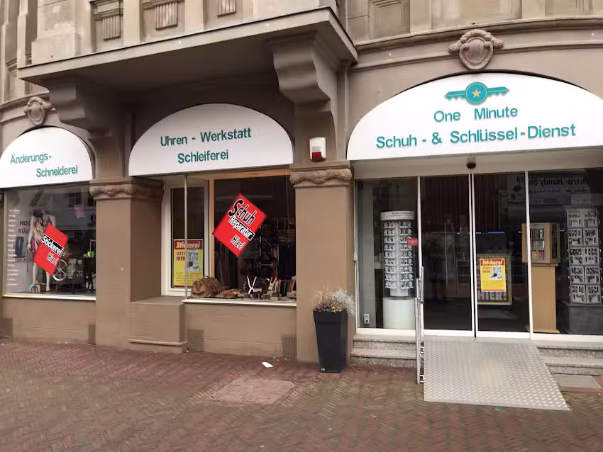 Schuh und Schl&uuml;sseldienst &Auml;nderung Schneiderei StickereiUhren Werkstatt Und Grawuren