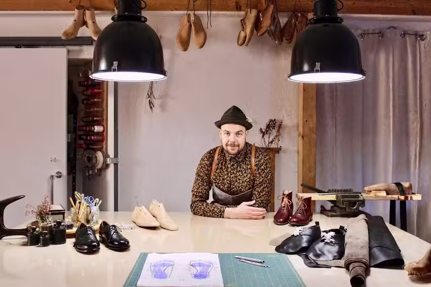 Schuhkreateur Jonathan R&ouml;sch