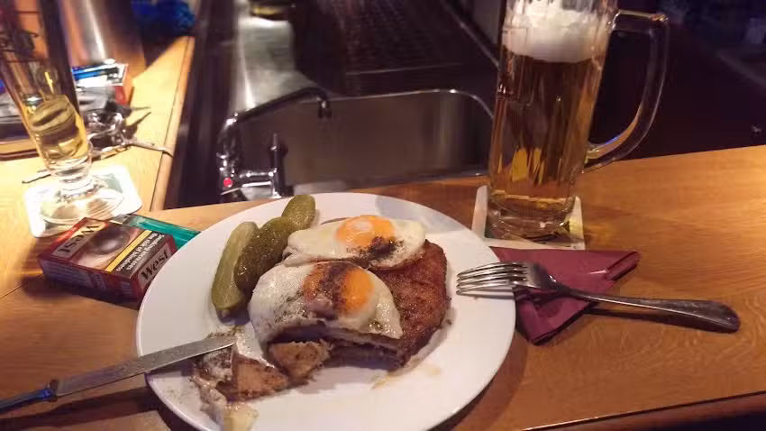 Sportsbar Zentraleck &ndash; Roland Schneider