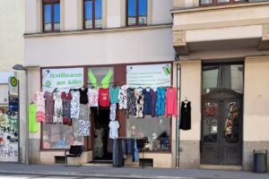 Textilien und Schneiderei am Adler