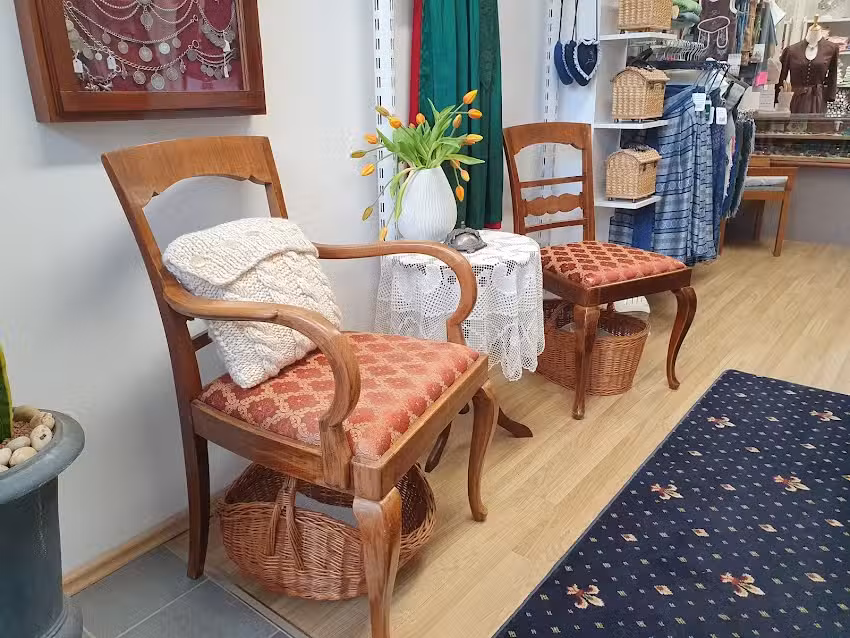 Trachtensch&auml;tze am Schloss