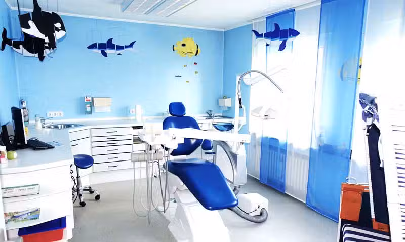 Zahnarztpraxis Dr. Henry Schneider MSc MoM